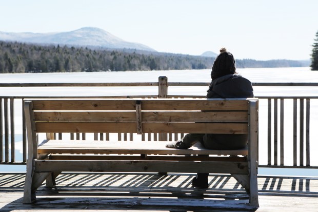 2016-03-life-of-pix-free-stock-woman-bench-lake-leeroy